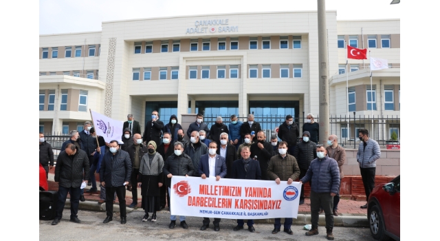 Çanakkale’de MemurSen üyeleri bazı emekli amirallerin açıklamasına ilişkin suç duyurusunda bulundu