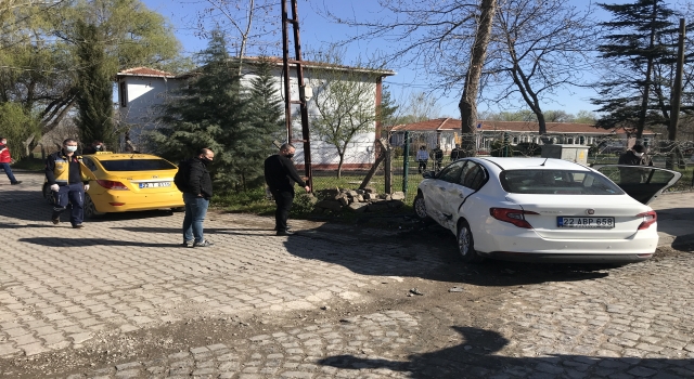 Edirne’de taksi otomobile çarptı : 1 yaralı