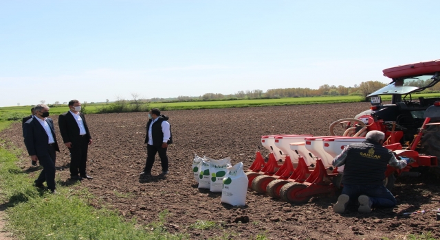 Edirne’de soya fasulyesi üretimini yaygınlaştırmak amacıyla üreticilere soya tohumu dağıtıldı
