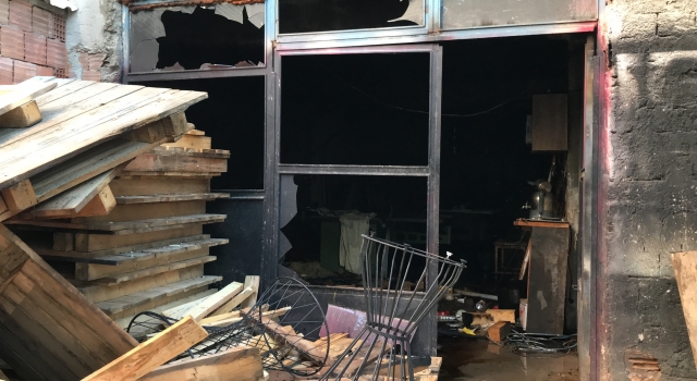 Kocaeli’de depoda çıkan yangında bir kişi dumandan etkilendi