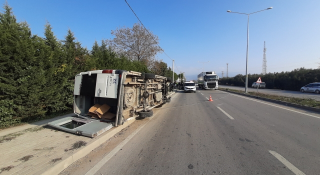 Bursa’da minibüs ile ticari aracın çarpıştığı trafik kazasında 7 kişi yaralandı