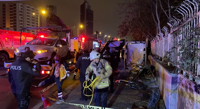 İstanbul’da otomobil otobüs durağına çarptı, 1 kişi öldü, 2 kişi yaralandı