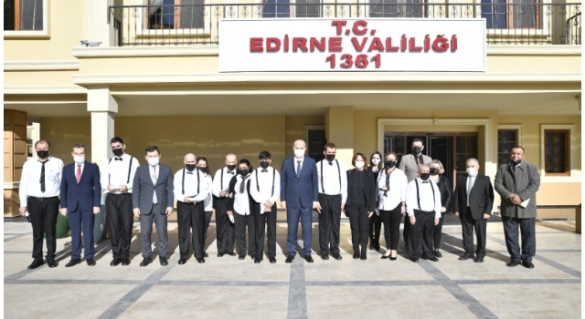 Bakım ve rehabilitasyon merkezinde kalan engellilerden Vali Canalp’e ziyaret