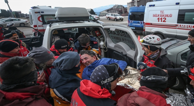 GÜNCELLEME Uludağ’da zirveye doğru yürüyüşe çıkarken mahsur kalan 3 kişiye ulaşıldı