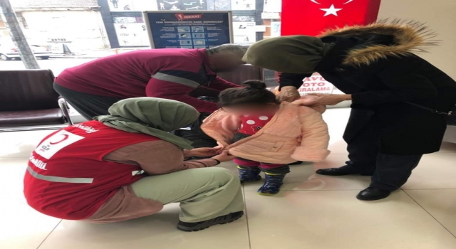 İnegöl’de Türk Kızılay’dan ihtiyaç sahibi ailelere kışlık giysi yardımı