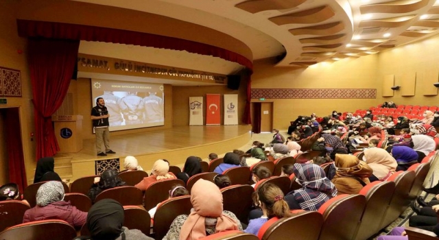 Bağcılar’da annelere uyuşturucuyla mücadele eğitimi verildi