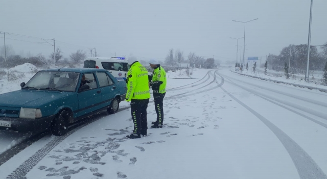 Balıkesir ve Yalova’da kar yağışı etkili oluyor