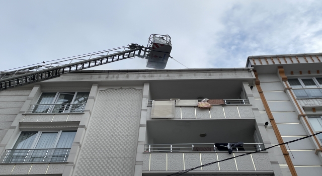 İstanbul’da bir binanın çatısında çıkan yangın söndürüldü