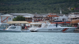 Balıkesir açıklarında Türk kara sularına itilen 35 sığınmacı kurtarıldı