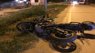 Sakarya’da minibüsle çarpışan motosikletteki 2 Yunus polisi yaralandı