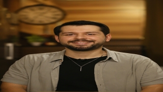 Genç müzisyenin ”közde mantısı” gitar tınılarıyla damakları tatlandırıyor