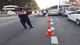 Burhaniye’de otomobille motosiklet çarpıştı: 1 yaralı