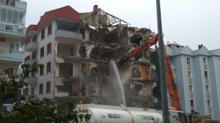 Mudanya’da bina enkazında bir kişinin kaldığı ihbarı üzerine çalışma başlatıldı