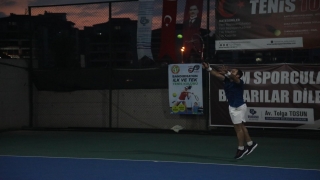 Bandırma’da ”Yaşasın Cumhuriyet Tenis Turnuvası”nda şampiyonlar belli oldu