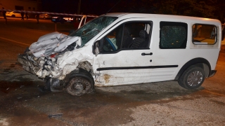 Yalova’da kamyonetle çarpışan otomobilin sürücüsü hayatını kaybetti