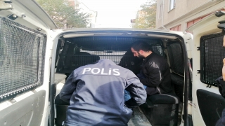 Bursa’da mahalle sakinleri hırsızı yakalayıp polise teslim etti