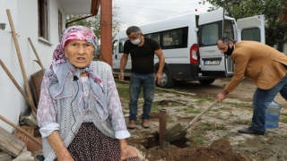 85 yaşındaki Hatice ninenin Türk bayrağı sevgisi 