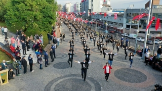 Kocaeli’de 1000 kişi Cumhuriyet Bayramı’nı zeybek oynayarak kutladı