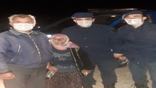 Kayıp alzaymır hastası kadın jandarma ekiplerince bulundu 