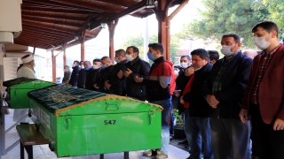 GÜNCELLEME Kocaeli’de eşi tarafından silahla öldürülen kadın ve oğlunun cenazesi defnedildi
