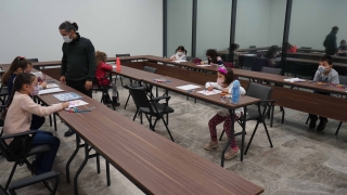 Kocaeli’de öğrenciler sanat ve eğlence atölyelerinde ara tatilin keyfini çıkarıyor