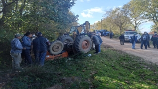 Kocaeli’de devrilen traktörün sürücüsü yaralandı