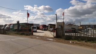 Kocaeli’de ahşap palet fabrikasında yabancı uyruklu işçilerin kaldığı konteyner yandı