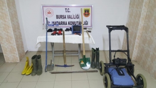 İznik’te kaçak kazı yapan 5 şüpheli yakalandı