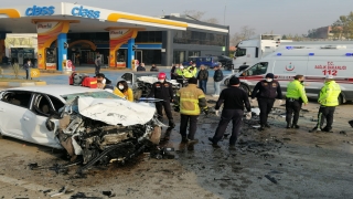 GÜNCELLEME Bursa - Ankara kara yolunda iki otomobil çarpıştı: 2 ölü, 3 yaralı