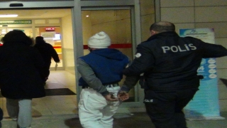 Bursa’da kısıtlamaya uymayan ve polislere saldıran iki kardeş gözaltına alındı 