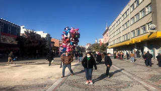 Edirne’de yoğun caddelere kişi sınırlaması getirildi