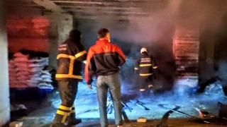 Kocaeli’de giriş kattaki odun deposunda çıkan yangın söndürüldü