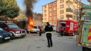 Bilecik’te park halindeki otomobil yandı