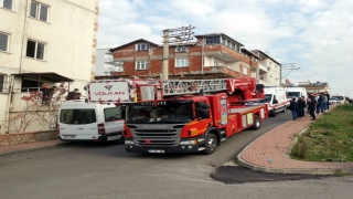 Kocaeli’de evde çıkan yangında 7 kişi dumandan etkilendi