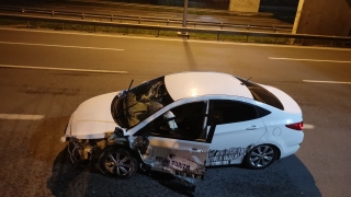 Kocaeli’de takla atan otomobilin sürücüsü yara almadan kurtuldu