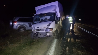 Osmaneli’nde otomobil ile kamyonet çarpıştı: 1 yaralı