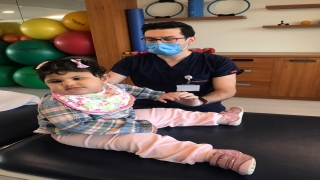 Serebral palsili Kuveytli minik Tala ilk adımlarını Türkiye’de attı