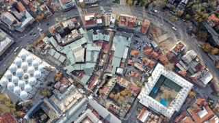 Bursa’da tarihi Ulu Cami ve çarşıların çevresindeki eski yapıların yıkımı sürüyor