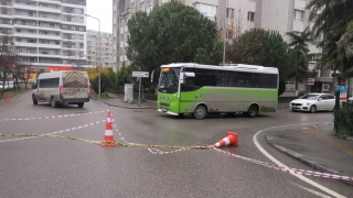 Kocaeli’de çökme meydana gelen yol trafiğe kapatıldı
