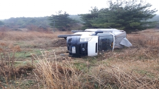Gölpazarı’nda kamyonet devrildi: 2 yaralı