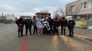 Çanakkale’de polislerden engelli çocuğa doğum günü sürprizi