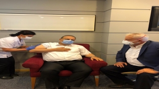 Bursa Valisi Yakup Canbolat, Kovid19 aşı çalışması için gönüllü oldu