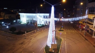 Hayrabolu’da ilçe merkezi renkli ışıklarla süslendi