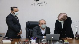 Bursa Adli Yargı İlk Derece Mahkemesi Adalet Komisyonu Başkanı Ömer Gülmüş, AA’nın ”Yılın Fotoğrafları” oylamasına katıldı