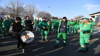 Bursa’da belediye personelinden davullu zurnalı toplu sözleşme kutlaması