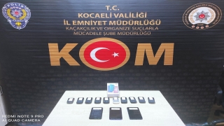 Kocaeli’de gümrük kaçağı içki ve telefon yakalandı