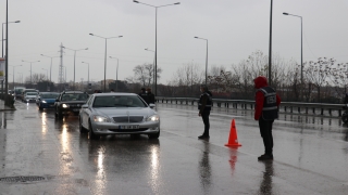 Bursa ve çevresinde tedbirlere uyularak cuma namazı kılındı, denetimler gerçekleştirildi