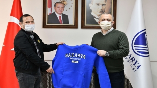 SAÜ RektörÜ Savaşan, YTB yarışması birincisi Afgan öğrenciyi ağırladı