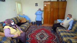 Bağcılar Belediyesinin Yaşama Destek Projesi’yle yaşlı çiftin evi her ay temizleniyor 