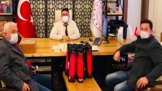 CHP İl Genel Meclisi üyeleri Gelibolu’daki okullara satranç takımı hediye etti